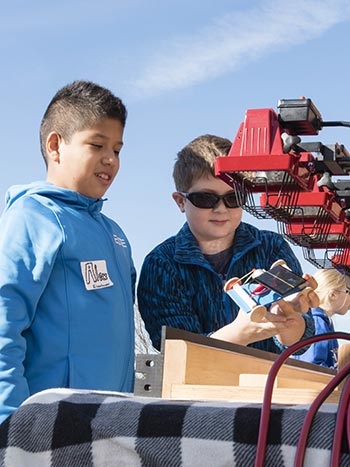 kids-working-on-project-at-green-summit